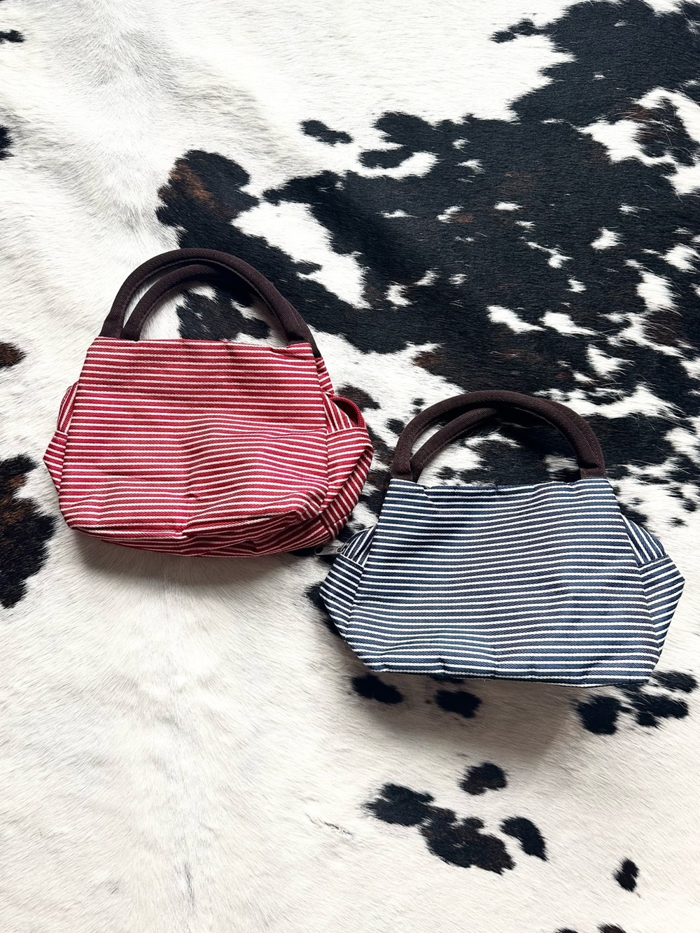 Striped Lunchbox x2 in Red and Blue with Brown Handles from Amazon
